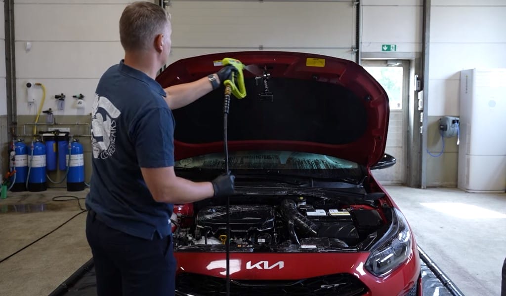 Spul de afvaskede områder af